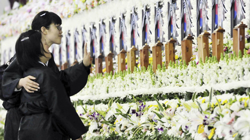 South Korea mourns victims of sunken warship