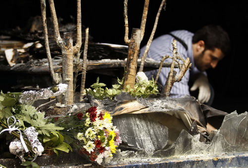 Greeks pray for good to three killed in protest