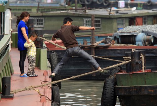 1,000 boats stuck in Beijing-Hangzhou Grand Canal