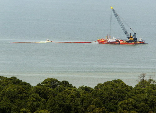 US shields coastline with oil containment boom