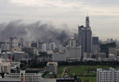 Thai troops mobilizing to disperse red shirts