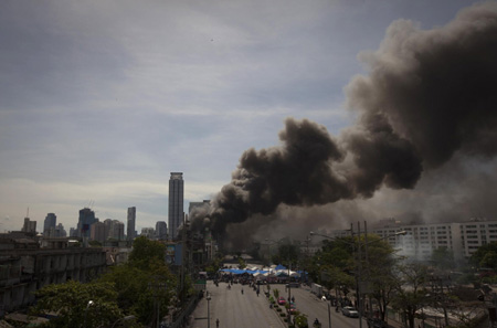 Rioting rages through Bangkok after fresh clashes