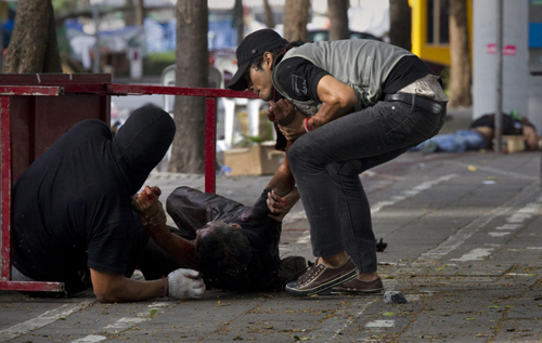 Rioting rages through Bangkok after fresh clashes