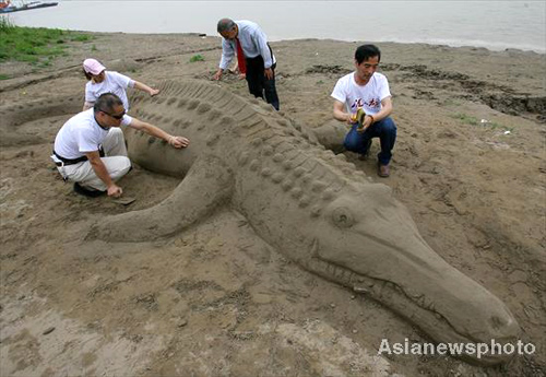 'African crocodile' comes ashore in Wuhan