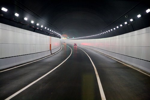 Yangtze River tunnel open for traffic