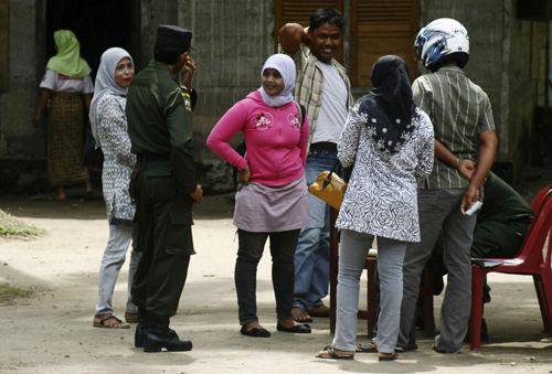 Women caught wearing tight pants given skirt in Aceh