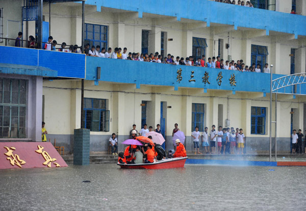 Flash floods ravage South China