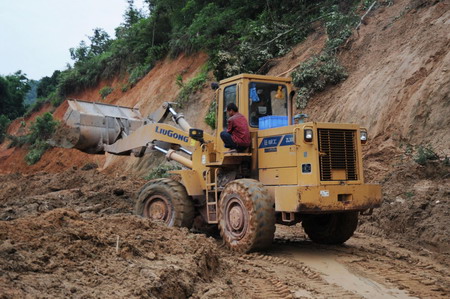 Landslides leave 30 dead in Guangxi