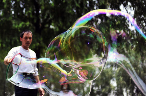 Bus driver has recipe for large bubbles