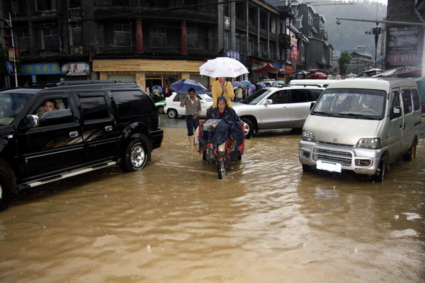 Heavy rainstorms hit Central China