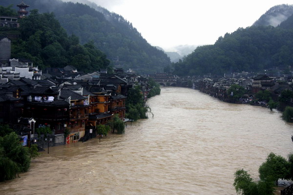 Heavy rainstorms hit Central China