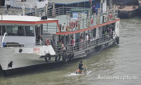 Water bike helps man cross river