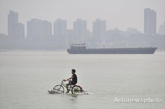 Water bike helps man cross river