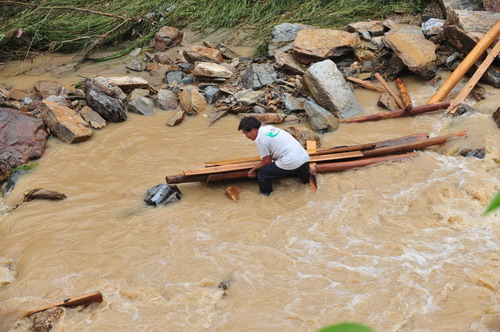 Rescue work continues in rainstorm-hit S China