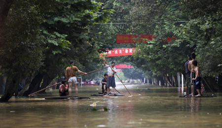 Residents evacuated after dyke breach in Jiangxi