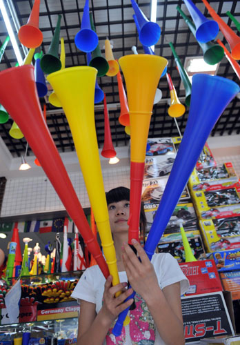 China cashes in on vuvuzela fever