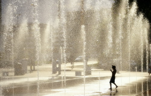 Fountain fun under high temperatures