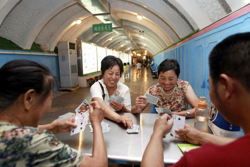 Air-raid shelters become heat shelters