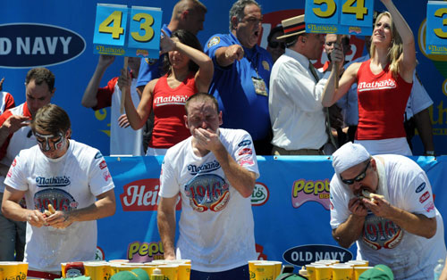 Defending champ wins annual eating contest