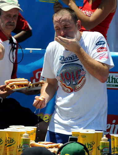 Defending champ wins annual eating contest