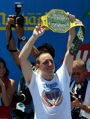 Defending champ wins annual eating contest