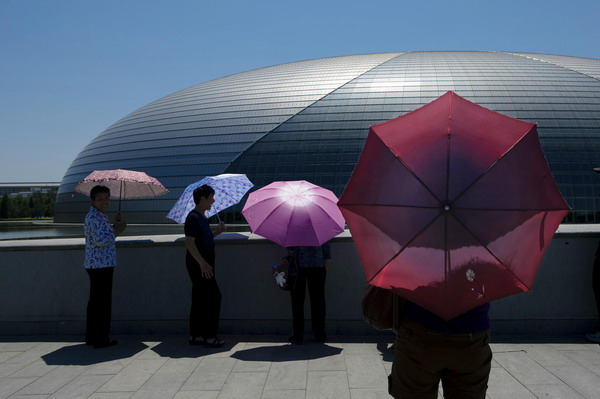 Lingering heat parches China