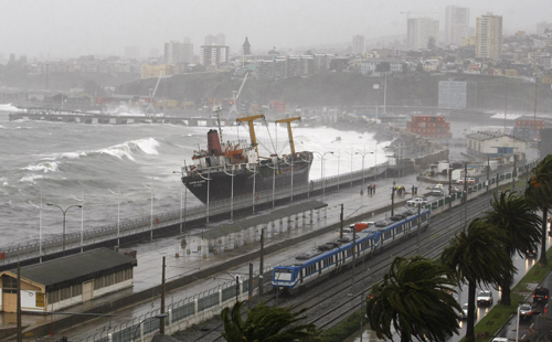 Heavy storm strands merchant vessel in Chile