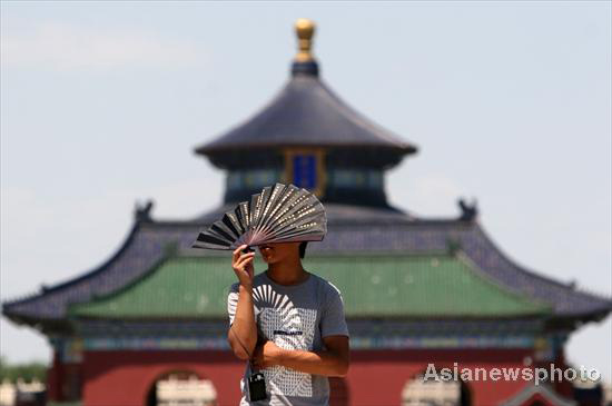 Lingering heat parches China