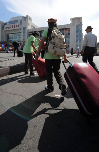 Xinjiang women leave town for jobs, experience