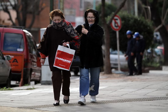As Moscow bakes, Argentina braves the cold