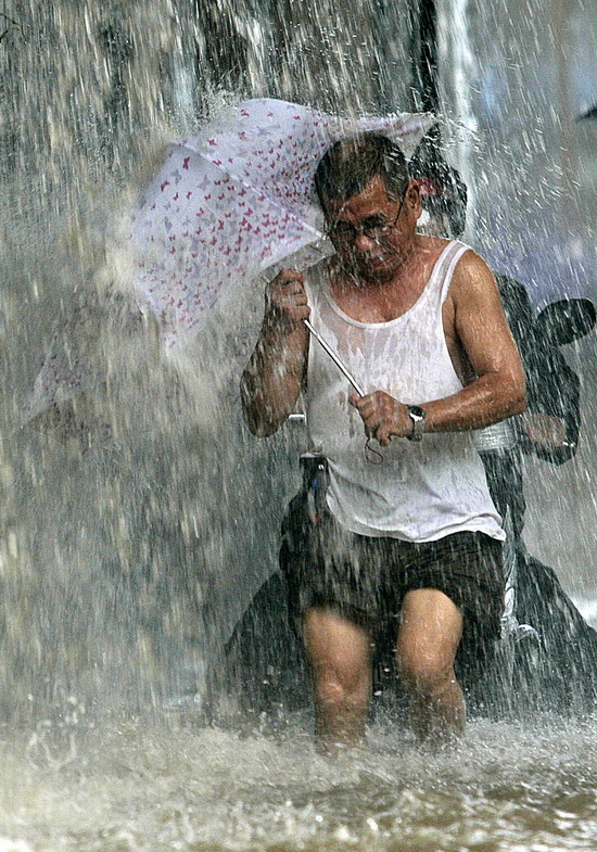 Rainstorms continue, disrupting traffic in Central China