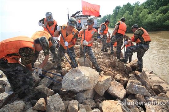 Dike reinforcement carried out in E China