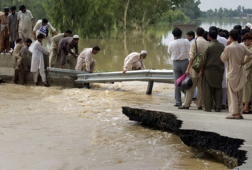 Flashfloods wreak havoc on Pakistan, killing hundreds