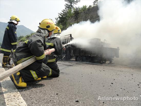 Fire engulfs truck in SW China