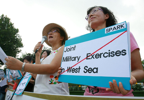 Activists protest against S Korea's military drills