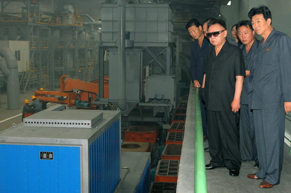 Kim Jong-il inspects Militray-First casting foundry 