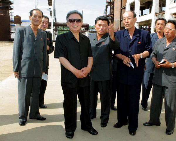 Kim Jong-il inspects Militray-First casting foundry 
