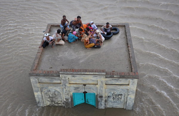 Pakistan floods make millions homeless