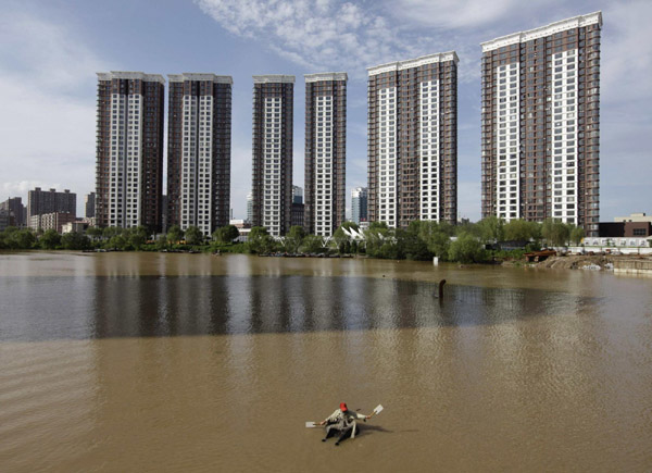 Water level on Yalu River dangerously high