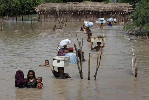 Pakistan navy travels far to reach flood victims