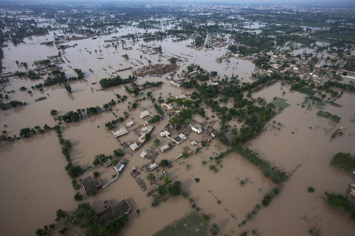 Pakistan navy travels far to reach flood victims