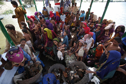 Pakistan navy travels far to reach flood victims