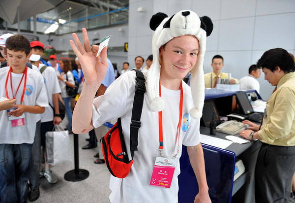 Russian students wrap up summer camp in China