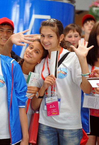 Russian students wrap up summer camp in China