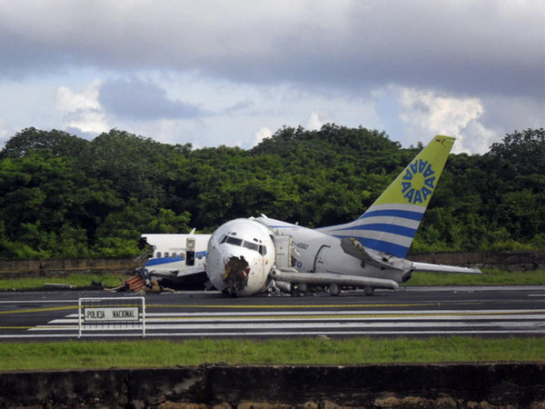 Jetliner crashes on Colombian island,1 killed