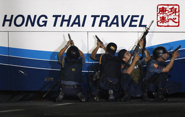 Philippine police assault hijacked bus