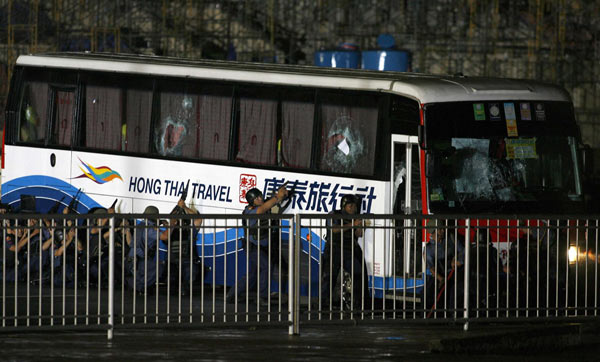 Philippine police assault hijacked bus