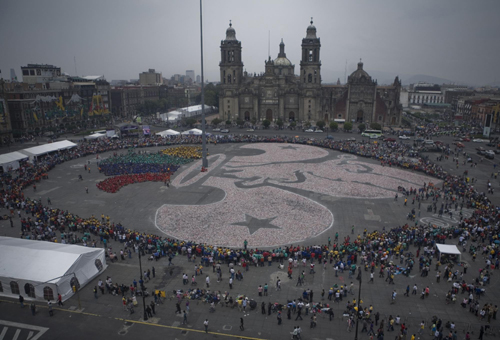 Cans form biggest scout badge in Mexico