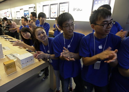 Massive crowds turn out for iPad launch