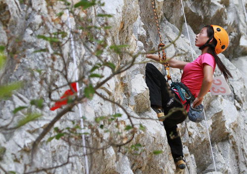 Climbers show girl power